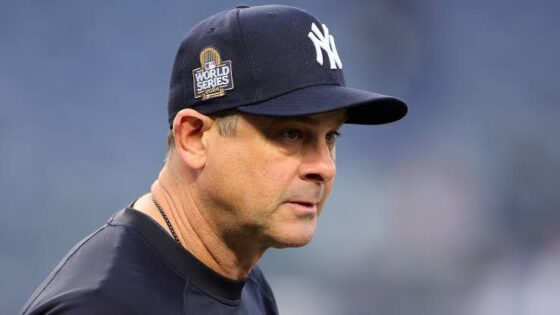 Ex-Yankees Star Breaks Silence on Aaron Boone’s Leadership Behind-the-Scenes Amid Mounting Fan Fury